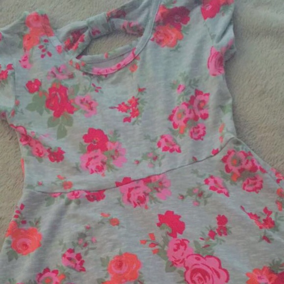 Cute Dress For A 7-8 Year Old Girl - Picture 1 of 3